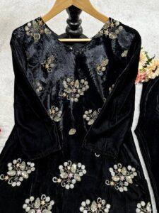 photo_6102667199681072256_y