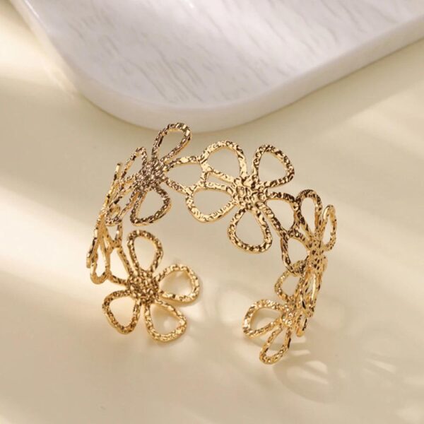 Retro Floral Gold Plated Bracelet Stainless Steel
