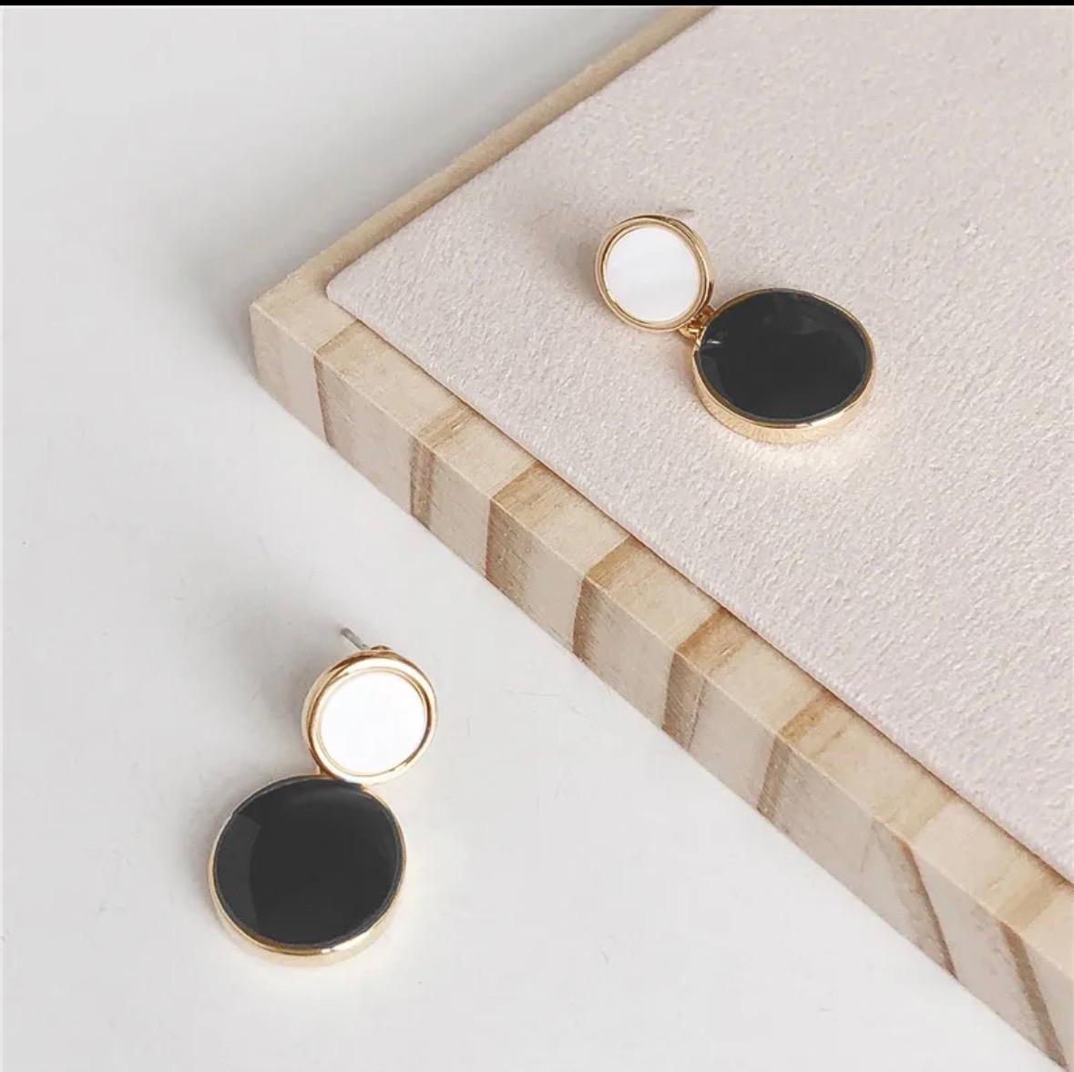 Geometric Contrast Color Drop Earrings – Silver Needle Round Design