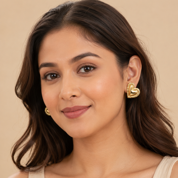 Minimal Heart Shape Gold Stud Earrings