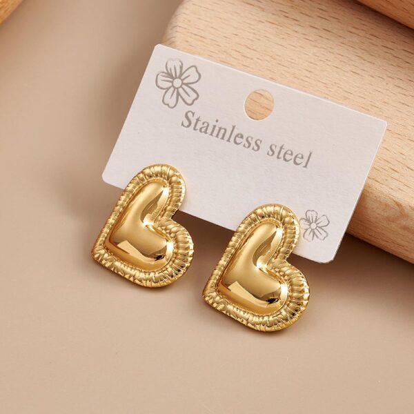 Minimal Heart Shape Gold Stud Earrings