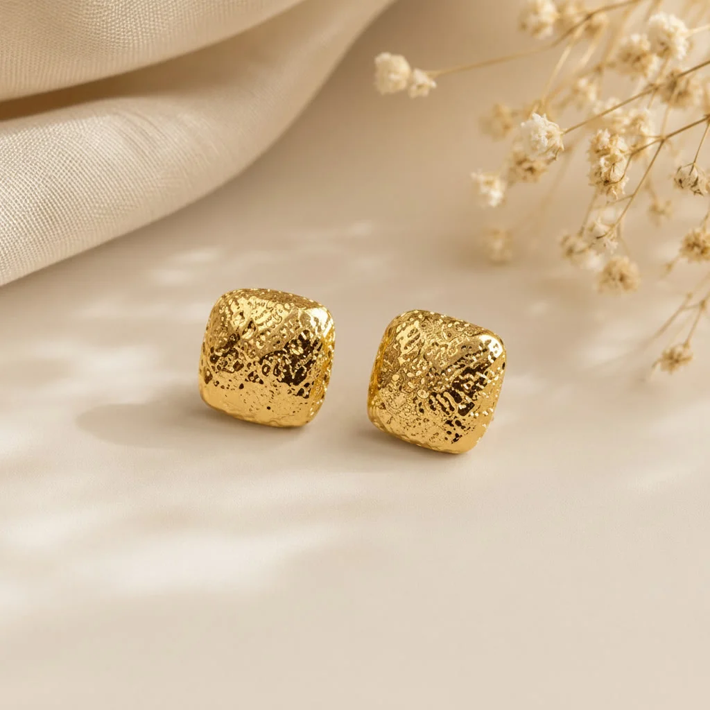 1 Pair of Hammered Gold-Tone Square Stud Earrings